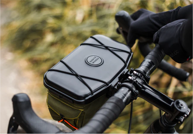 新品　ROUTE WERKS /The Handlebar Bag ブラック route-werks-043025-big-