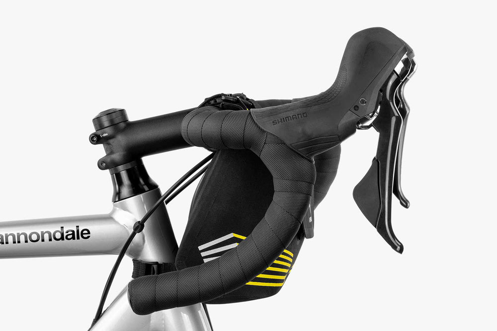 APIDURA Racing Handlebar Pack (2L) - Sticky Bottle