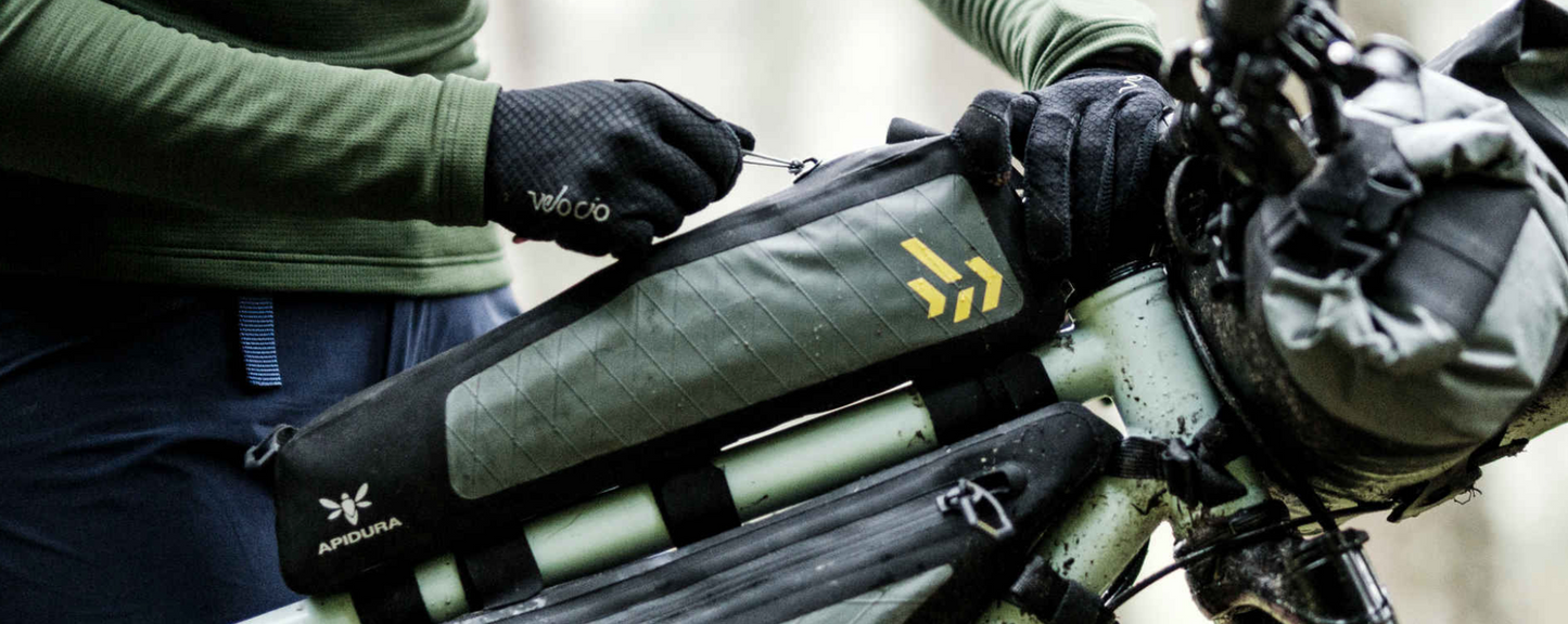 Apidura - Backcountry Long Top Tube Pack (1.8L) - Sticky Bottle
