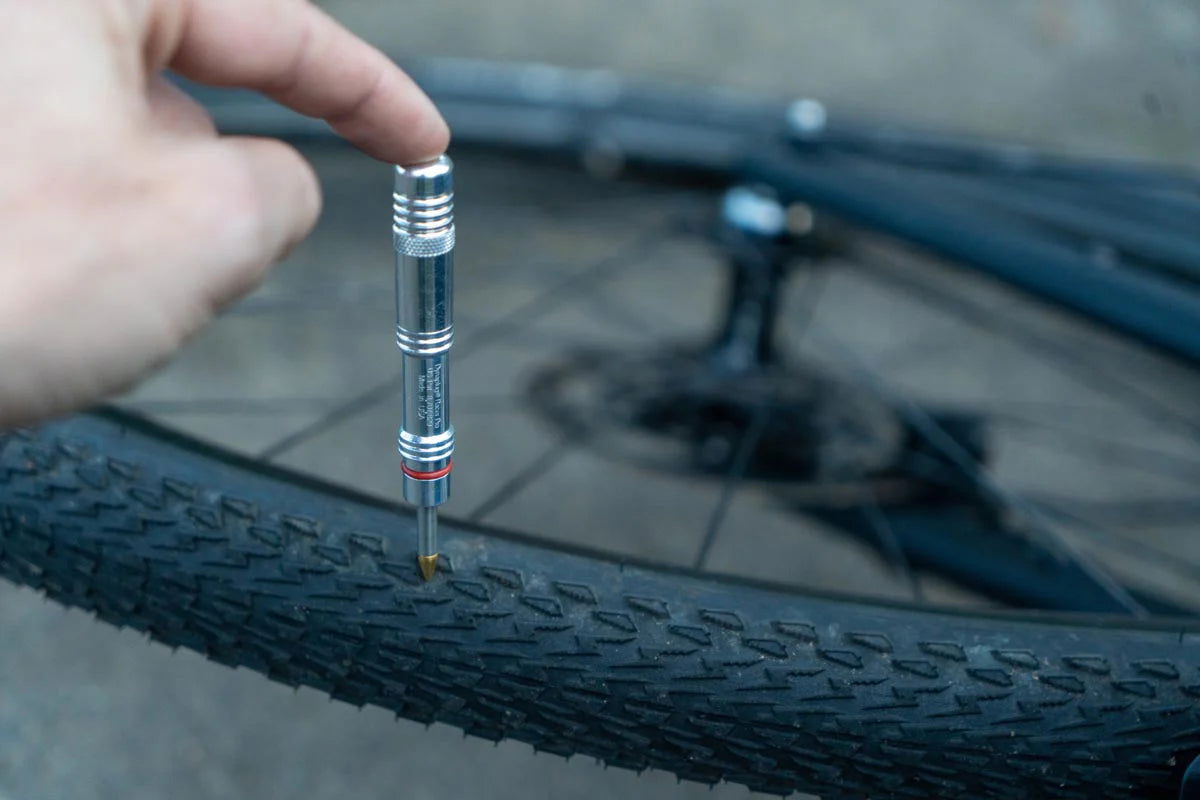 DYNAPLUG Carbon Racer Pro Black - Sticky Bottle