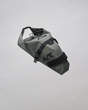 MAAP x APIDURA Saddle Pack 7L Loam - Sticky Bottle