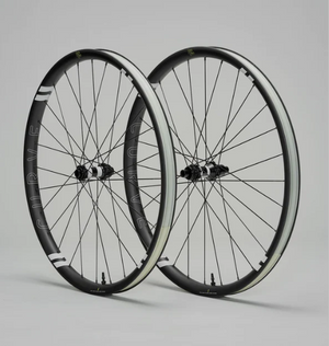 CURVE Dirt Hoops 650b carbon - Wider 40 / 12x100 / 12x142 DT 350 - XD